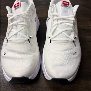 On Running Women’s  White Cloudtilt Athletic Shoes size 7